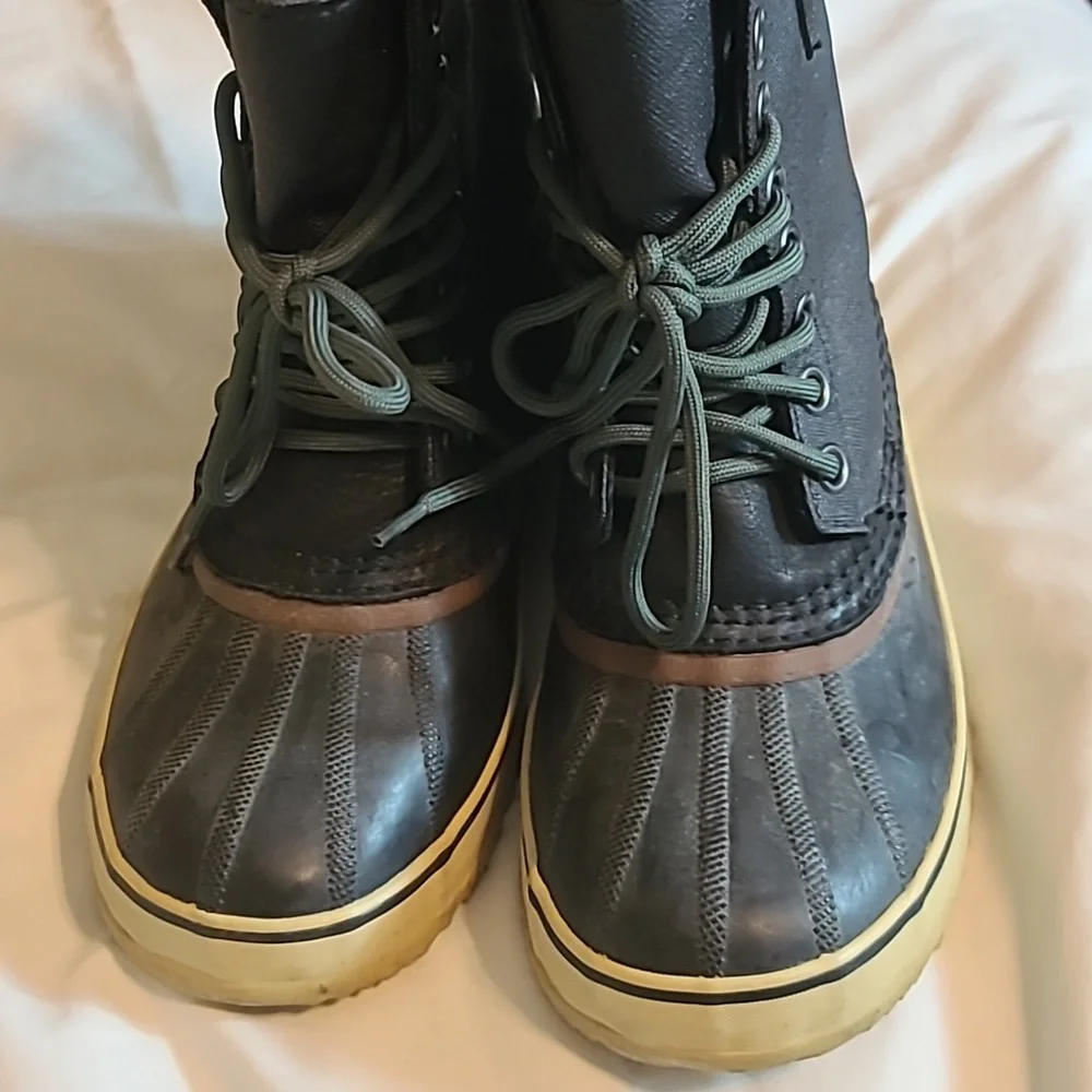 Women’s Sorel Size 8 Black & Green Lace Up Waterproof Boots Waxed Canvas